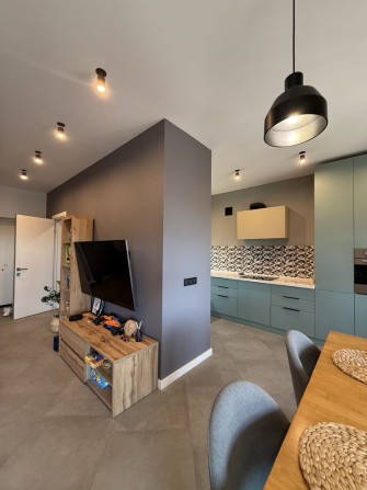 Продається 1,5 кімнатна квартира з сучасним ремонтом - фото 1