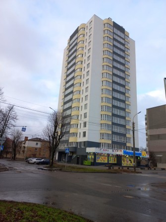 Продам свою  2 -х квартиру 4/17/М - фото 1