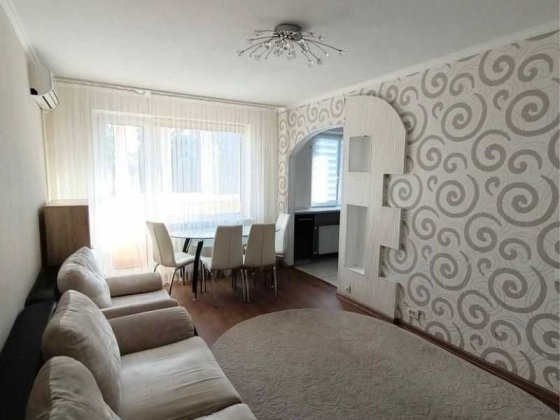 Простора 3-кімнатна квартира з ремонтом, 547124 Черкассы