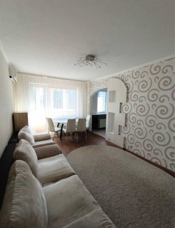 Простора 3-кімнатна квартира з ремонтом, 547124 - фото 1