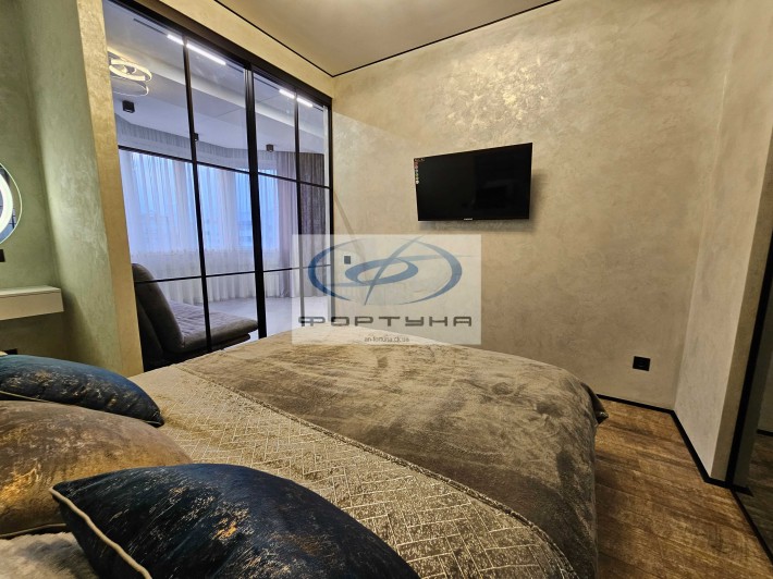 Стильна квартира із новим ремонтом у закритому ЖК. Митниця - фото 1