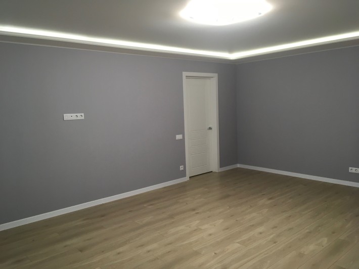 Продам велику 2-кімнатну квартиру на вул.В.Тютюнника - фото 1