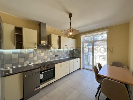 Продаж 3к квартири 90 м.кв / новобудова / Центр Ужгород