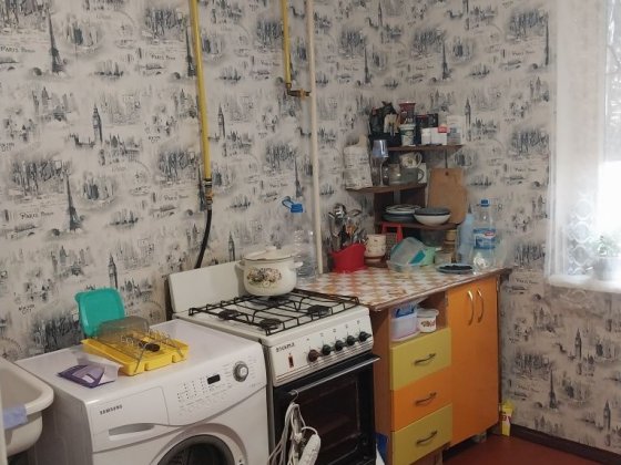 Продається 1 кімнатна, Пухова б 148, 40 м, ЧН , біля Єпіцентру Чернигов