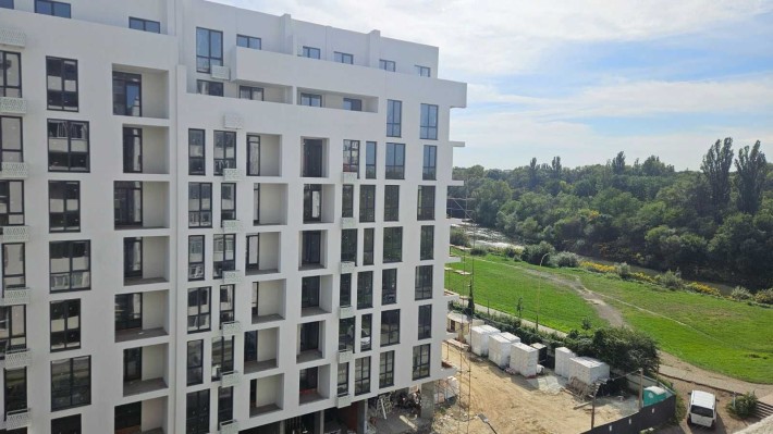 Продаж квартири з видом на річку Уж - фото 1