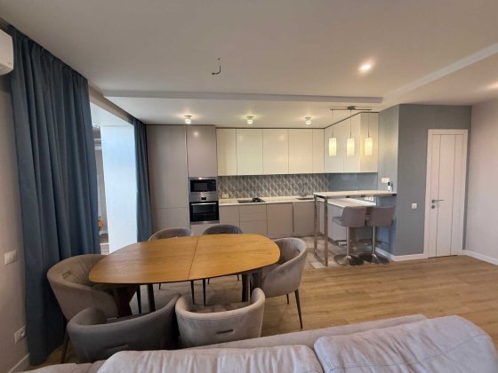 3-кімнатна квартира з ремонтом і меблями в ЖК Щасливий (101.7 м2)