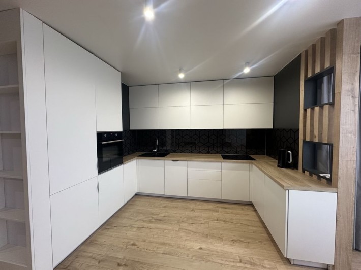 Продаж 2-кімнатної квартири в центрі міста - фото 1