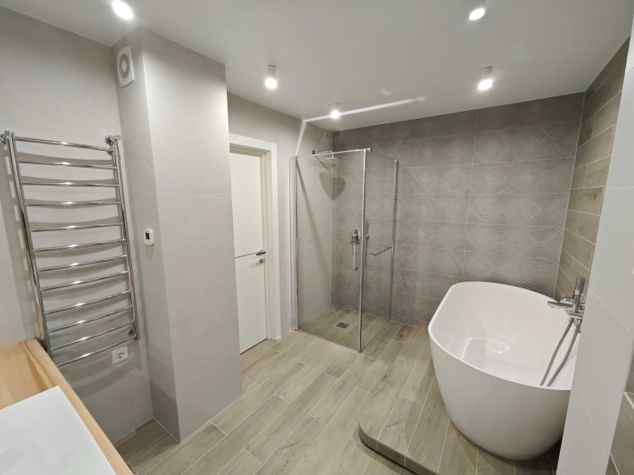 Простора квартира в центрі з панорамним видом на місто! - фото 1