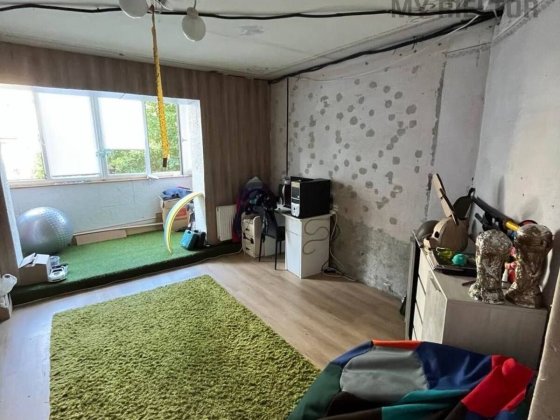 Продаж трикімнатної квартири по вул.Лавріщева Ужгород