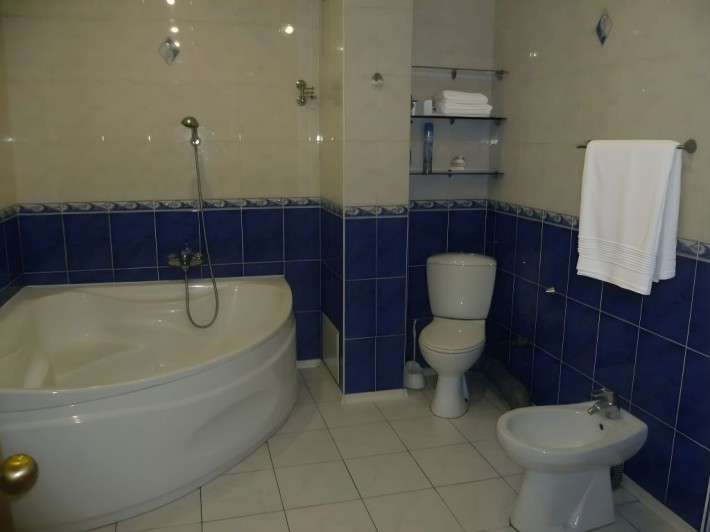 Продам 5-тикімнатну квартиру на ж/м Парус-2 - фото 1