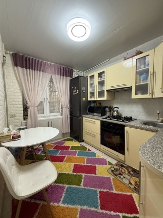 Продм 2х кімн квартиру за ТРЦ Даффі Науки Запорізьке шосе - фото 1