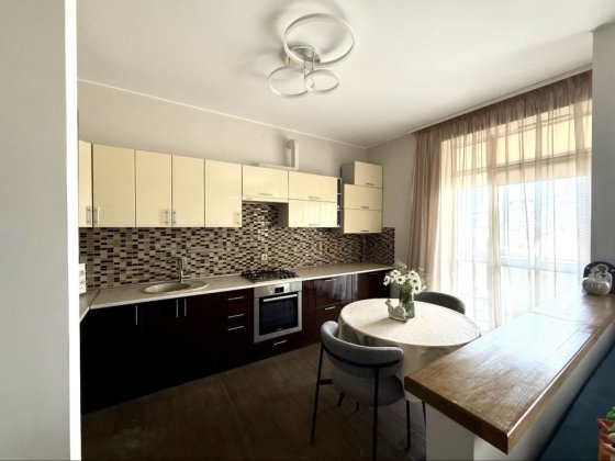 ЖК» Вишневий сад». Дворівнева квартира з ремонтом . Осипенко 28. Ужгород