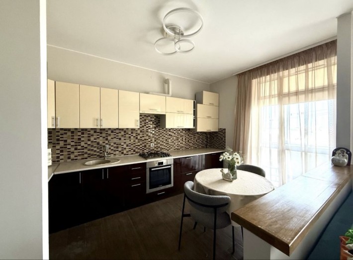 ЖК» Вишневий сад». Дворівнева квартира з ремонтом . Осипенко 28. - фото 1