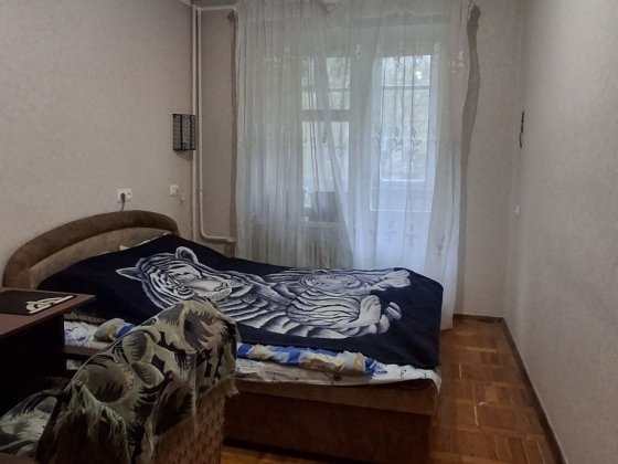 Продам 4к квартиру на бульварі Слави Днепр