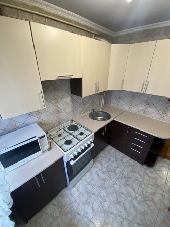 Под сертификат подходит ПЛОЩАДЬ  Кирпич ЦЕНТР Продам 2 ком квартиру - фото 1