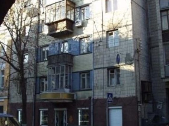 Продаж 2 кім квартири, вул Велика Житомирська 16, 2 поверх, під ремонт Киев