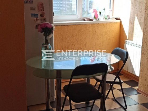 Продаж 3 кімнатна біля метро Дарниця, парк Перемога Київ