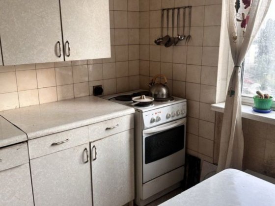 Здолбунівська 11-А  2х комнат Киев