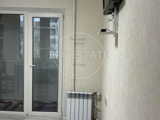 Продаж 2 к квартири Ремонт    середній поверх Держ програми Київ