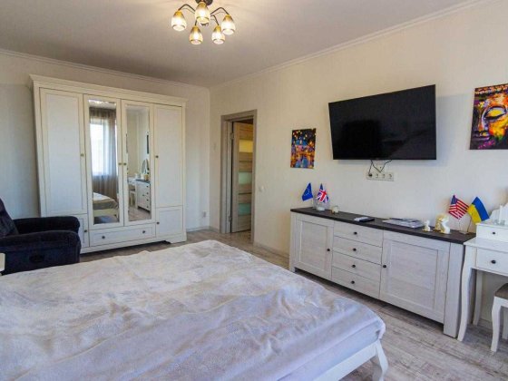 Продаж 1-кімнатної квартири з ремонтом! Київ, біля парку Совки Киев