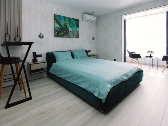 Затишна 1-кімнатна квартира з видом на озеро вул. Ревуцького 54 Київ