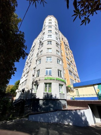 Чудова сучасна квартира в ЦЕНТРІ міста - фото 1