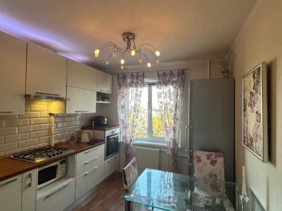 Продам трехкомнатную квартиру, Левый берег, ул. Калиновая Днепр