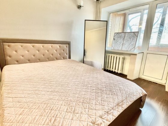 Продається 1-кімнатна квартира з ремонтом вул. Симферопольська, 11. Київ