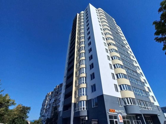 Трикімнатна  квартира Митницька 42 . Черкассы