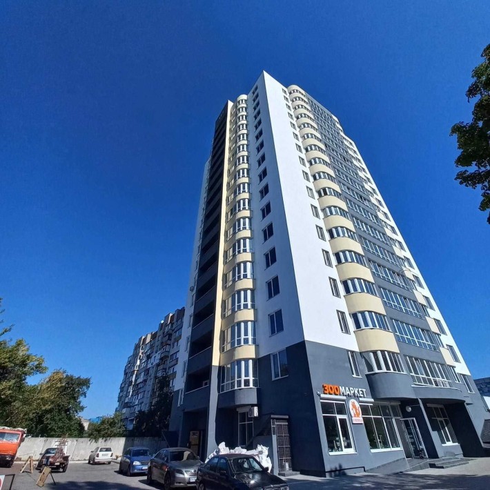 Трикімнатна  квартира Митницька 42 . - фото 1