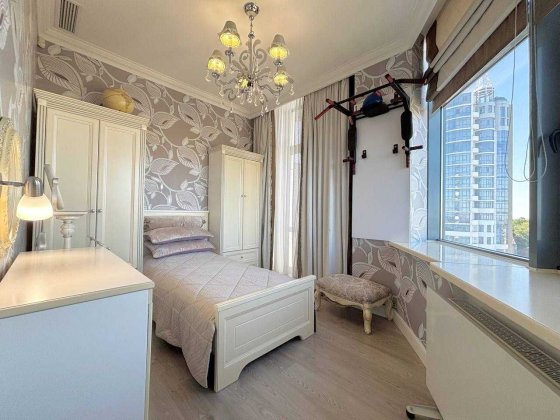 Три спальни! Генератор! ЖК Славия. Продам квартиру в Днепре. Срочно. Дніпро