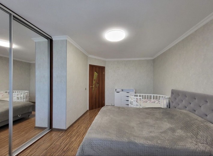 У продажу велика квартира на Словʼянці - фото 1