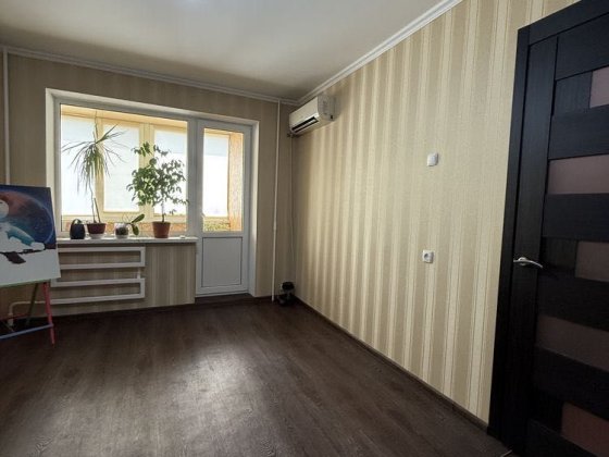 Лівобережний-3 Караван вул. Миколи Михновського 25 Днепр