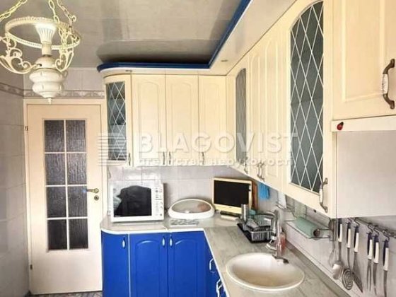 Голосіївський р-он, Новопирогівська, 31, площа  80 м2 Киев