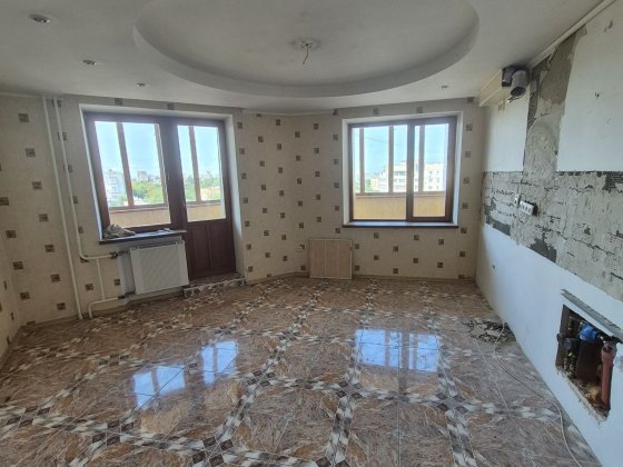 Продається 4 кімнатна квартира в тихому центрі Черкассы