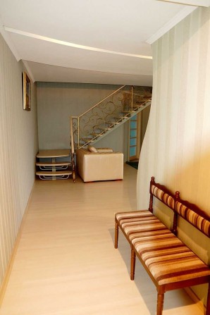 Розкішна дворівнева квартира в центрі Черкас з дизайнерським ремонтом! - фото 1