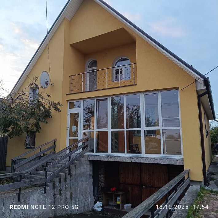 Вул. Вишнева. Всі П”ЯТЬ ! кімнат окремі. Сауна - баня !  Бомбосховище - фото 1