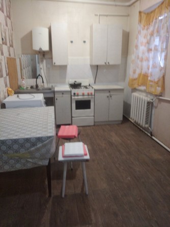 Сдам в долгосрочную аренду пол дома - фото 1