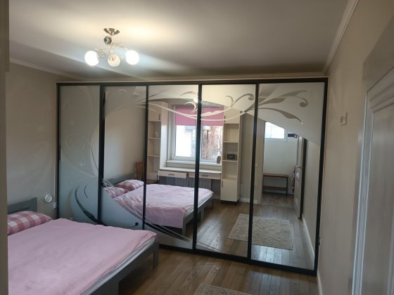 Будинок, посудомийка, постійне електропостачання