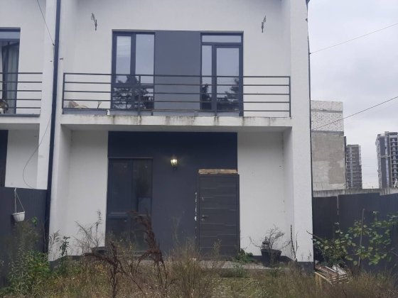 Таун 2 поверхи  3 кімнати парковка зона відпочинку Ирпень