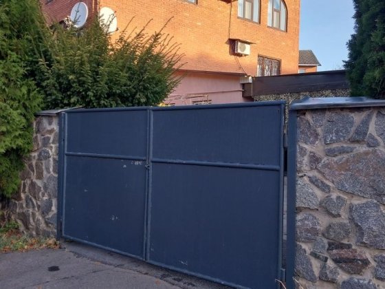 Будинок у Полтаві Яр два поверхи з усіма зручн,альтанка, двір на 3 авт