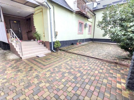 Оренда 1/2 будинку