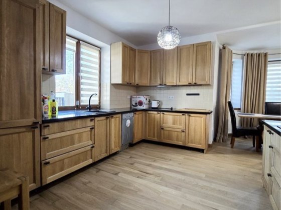 Здам ОКРЕМИЙ 3к БУДИНОК з КАМІНОМ, РОША, ГЕНЕРАТОР, свій двір, є гараж Чернівці