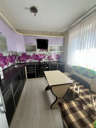 Продам 3 кімнатну квартиру по вул. Незалежності - фото 1