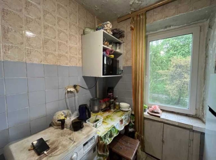 Продам 1 кім.Кв Тепла 2поверх/9цегла. Рн ТРЦ Нollywood - фото 1