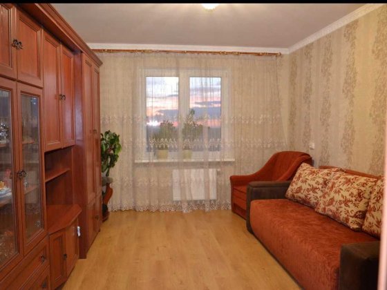 Продам простору 3-кімнатну квартиру на вул. Милославській, 16 Киев