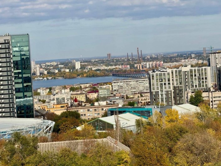 Продам 6 комнатную квартиру в центре - фото 1