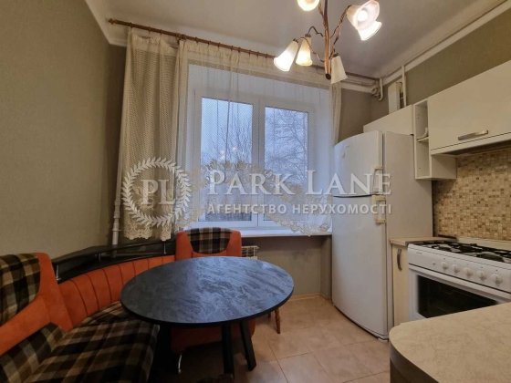 Продається 2-кімнатна квартира Очаківська 8 Сталінка Без комісії. Киев