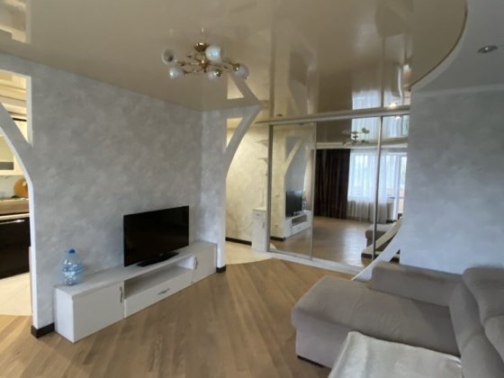 Квартира з ремонтом, середній поверх Житомир