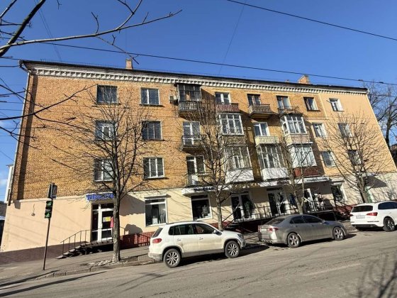 Продам 2 ком в центре 55м2 Чернигов